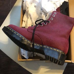 NIB Dr. Martens cherry stingray boots, size 8 female